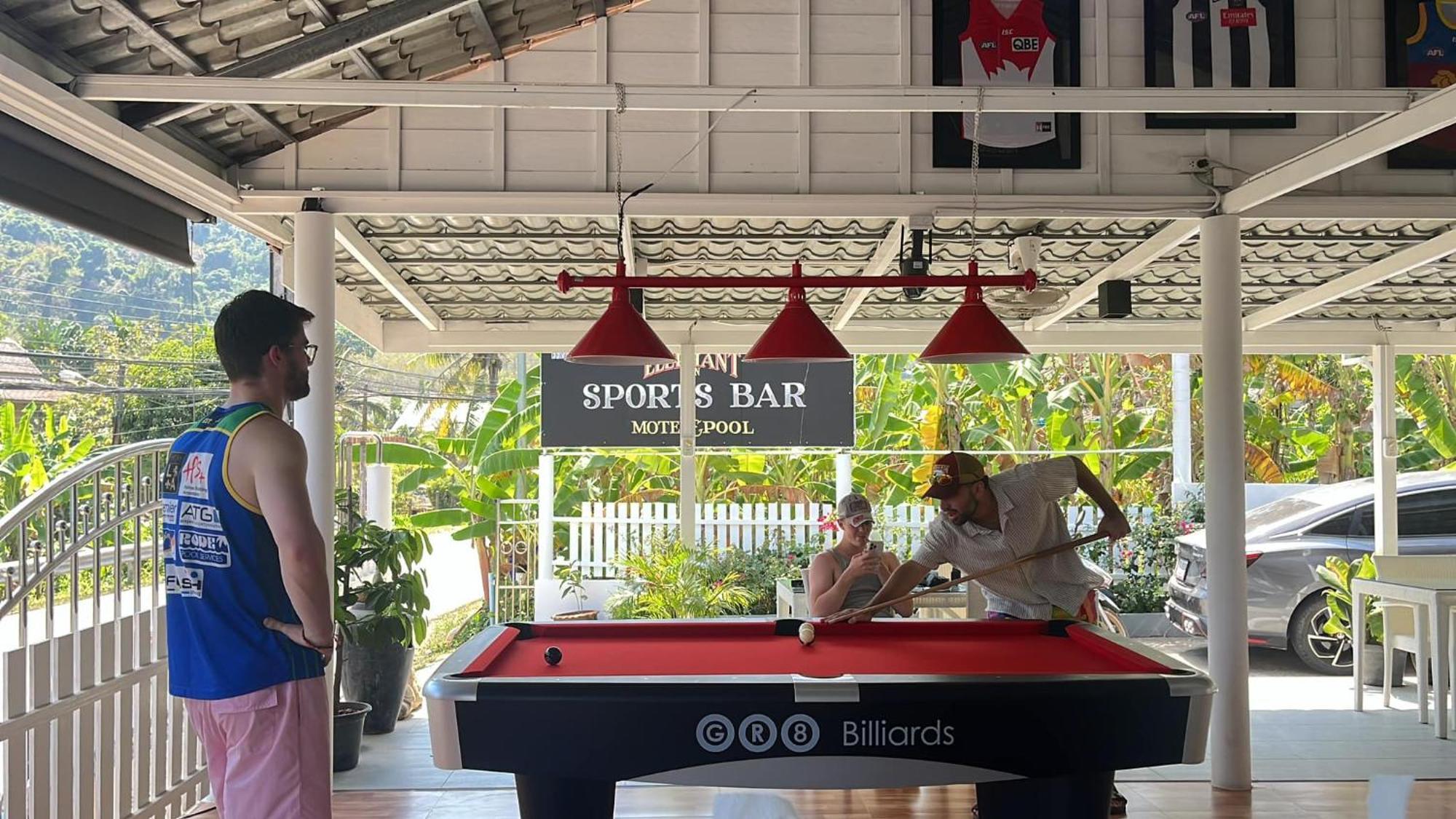 Elephant Sports Bar And Accommodation Phuket Exterior photo