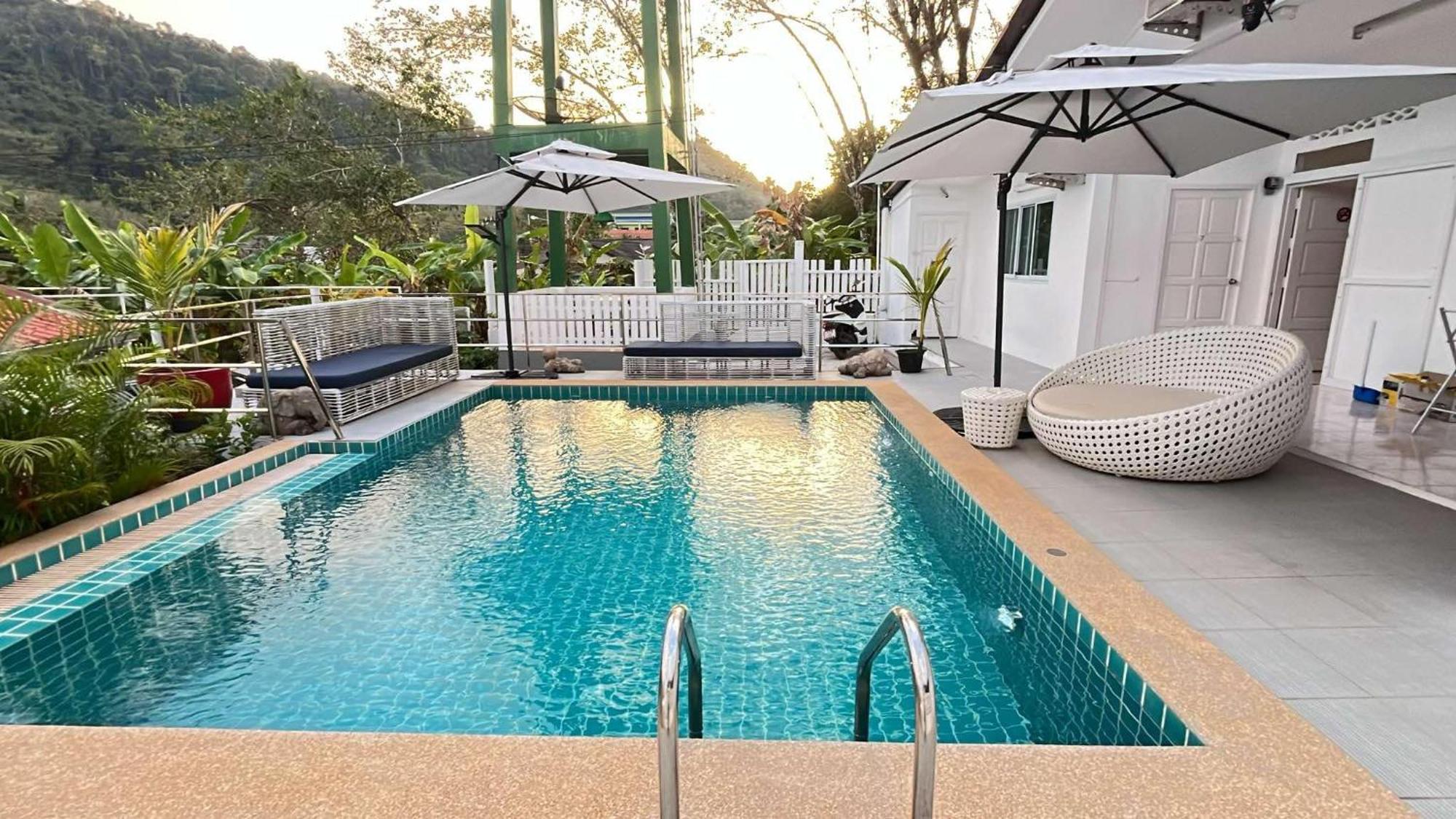Elephant Sports Bar And Accommodation Phuket Exterior photo